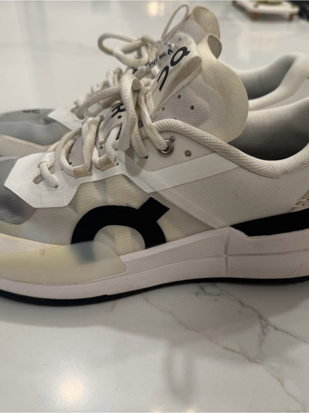 On Running White and Black Men's Sneakers Roger pro 2
